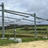 panneaux phovoltaïque sur terre agricole