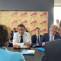 Emmanuel Macron et Marc Fesneau à Terres de Jim le 9 septembre avec les représentants du Caf.