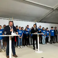Arnaud Gaillaut, président des Jeunes agriculteurs, et Emmanuel Macron à Terres de Jim.