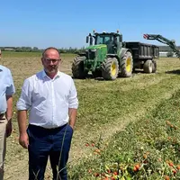 Pierre Rouault (Union centriste), Laurent Duplomb (LR) et Serge Mérillou (socialiste) trois sénateurs dans une exploitation agricole.