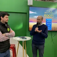 Rémi Duras, président de Demain je serai paysan et viticulteur et Vincent Péguignot, PDG et fondateur de Gamabilis, au salon de l'agriculteur.