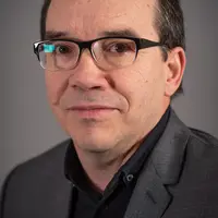 Abraham Escobar Gutiérrez est directeur du Pôle National Recherche, Innovation, Enseignement en Agri-photovoltaïsme à l'Inrae