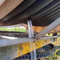 Fuite d'eau sur un système d'irrigation