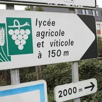 panneau indiquant un lycée agricole