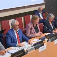 Anne-Laure Blin, députée LR du Maine-et-Loire et Eric Martineau, député Modem de la Sarthe, présentant leur rapport devant la Commission des affaires