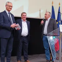 Bruno Le Maire (ministre de l’Economie) avec Jacques Chazalet, président du Sommet de l’élevage, et Patrick Bénézit, président de la Fédération nation