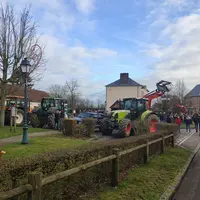 Manifestation d'agriculteurs avec tracteurs en soutien à Vincent Verschuere dans l'Oise.