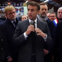 Emmanuel Macron dans le Pas de Calais touché par les inondations