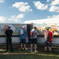 Urinoirs installés par Toopi Organics dans les festivals.