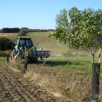 Tracteur dans un champ