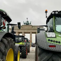 Manifestation d'agriculteurs allemands devant la porte de Brandebourg à Berlin