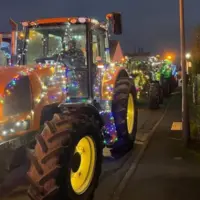 Tracteurs illuminés pour la parade de Noël