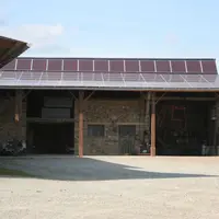 Panneaux photovoltaïque sur un bâtiment agricole