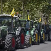 Agriculteurs espagnols manifestant en tracteurs dans la rue