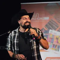 Serge Zaka, agroclimatologue connu pour toujours porter un chapeau.