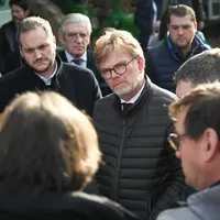 Marc Fesneau au milieu de représentants professionnels agricoles
