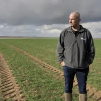 Arnaud Rousseau, président de la FNSEA, dans un de ses champs à Trocy-en-Multien, en Seine-et-Marne.