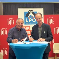 Signature entre Allain Bougrain Dubourg et Philippe Camburet