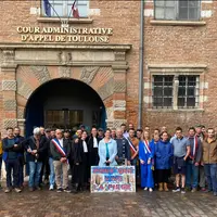Membres du collectif Pour que vive la piège le 20 juin devant la Cour administrative d’appel de Toulouse.