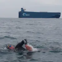 Jean-Luc Quéré, lors de sa traversée de la Manche à la nage, dimanche 30 juin 2024.