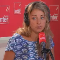 Charlène Descollonges intervenant sur France Inter