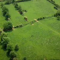Paysage de bocage vue du ciel avec des haies, des herbages et des prairies.