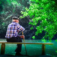 Vieil homme sur un banc