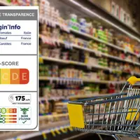 Affichage d'un produit alimentaire à côté d'un caddy dans un supermarché