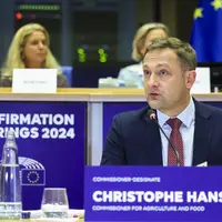 Christophe Hansen répond aux questions au Parlement européen