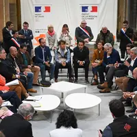Annie Genevard lors d'une réunion dans le Tarn avec des acteurs de la filière céréalière.