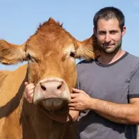 Alexandre Humeau et sa vache Oupette