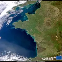 Image satellitaire de la France, sans nuages permettant de bien distinguer l'hexagone.