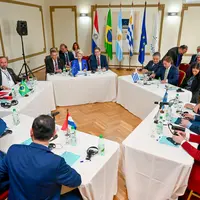 Signature de la fin des négociations entre l'UE et le Mercosur le 6 décembre à Montevideo en Uruguay par Ursula von der Leyen et les représentats du M