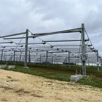 Parcelle grandes cultures en agrivoltaïsme avce des panneaux solaires