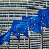 drapeaux européens devant le parlement à bruxelles