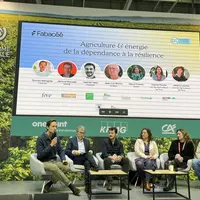 Conférence pour le programme Fabacée sur le plateau de conférence du stand de la Ferme Digitale au salon de l'agriculture.