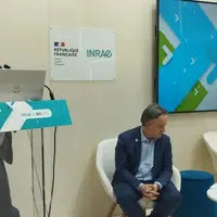 Bruno Bonnell, secrétaire général pour l'investissement en charge de France 2030, et Philippe Mauguin, président-directeur général de l'Inrae, au salo