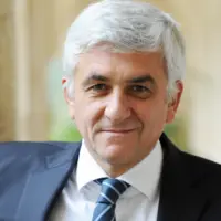 portrait d'hervé morin, président de la région normandie
