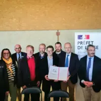 Différentes personnalités pour la signature de la charte