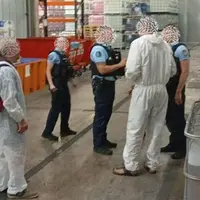 militants et gendarmes sur le site de BASF