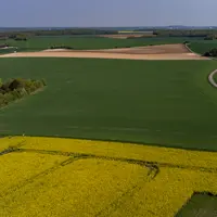 Vue de drône de parcelles agricoles en Seine-et-Marne