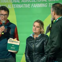 Au salon Tech’n Bio 2025, Julien Vert reçoit le prix de l’innovation sociale et solidaire.