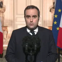 le premier Ministre Sébastien Lecornu s'exprimant le 23 décembre à Matignon sur le budget et l'agriculture.