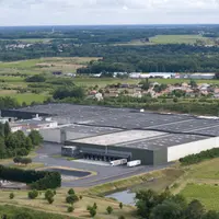 Vue aérienne de l'usine Castl-Vins de La Chapelle-Heulin en Loire-Atlantique