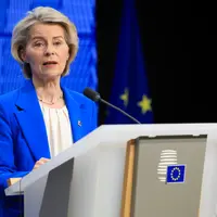 La présidente de la Commission européenne Ursula von der Leyen en conférence de presse le 19 décembre après le Conseil européen.
