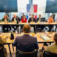 Les représentants des Régions de France en réunion avec le commissaire européen à l'agriculture Christophe Hansen le 26 février au salon de l'agricult