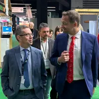 Jérôme Despey avec Christophe Hansen dans les allées du salon de l'Agriculture.