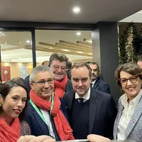 Sébastien Lecornu et Annie Genevard avec une délégation d'agriculteurs de l'Aisne sur le salon de l'Agriculture.
