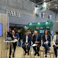 Les intervenants de la table ronde sur la peste porcine africaine (PPA) organisée le 25 février sur le stand de l'Anses au salon de l'agriculture à Pa
