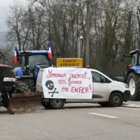 barrage de tracteurs sur une route